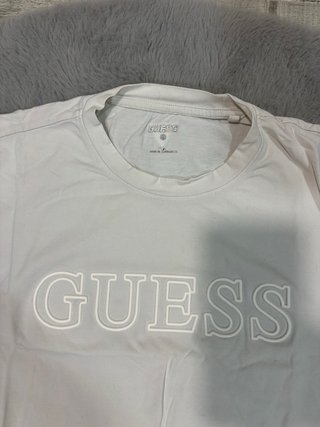 T-shirt Guess Branca | Tamanho M