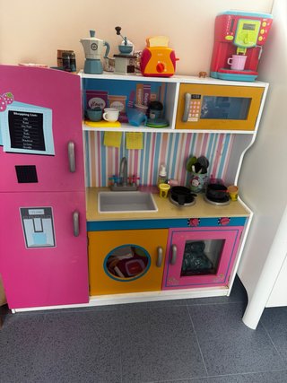 Cocina de madera de juguete
