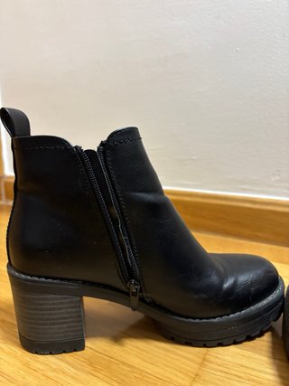 Botines Chika10 negros tacón