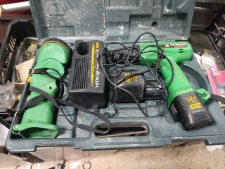Taladro Hitachi 12V con Accesorios
