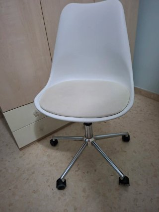 Silla de oficina con ruedas