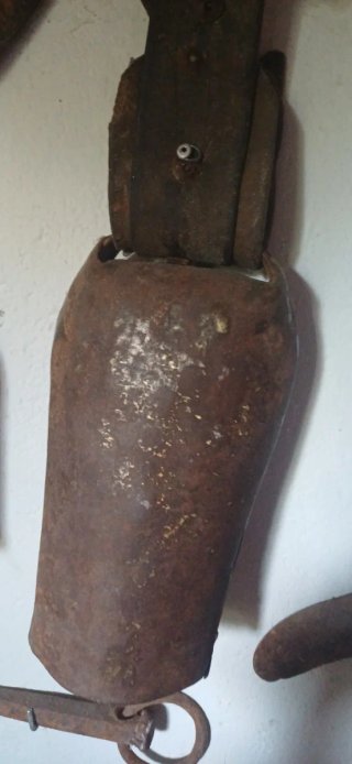 Cencerro antiguo de buey