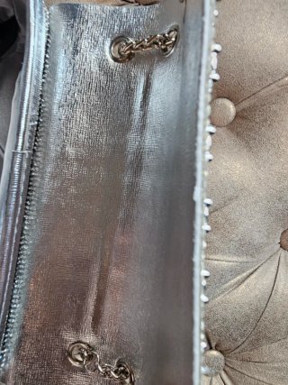 Bolso de fiesta plateado con pedrería