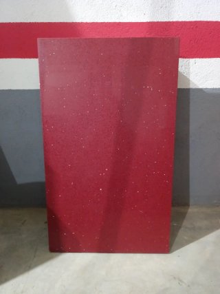 Mesa de cocina de Silestone roja