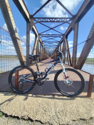 Bicicleta de Montaña Giant Doble Suspensión fox