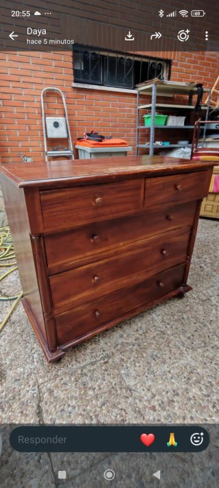 Cómoda antigua de madera
