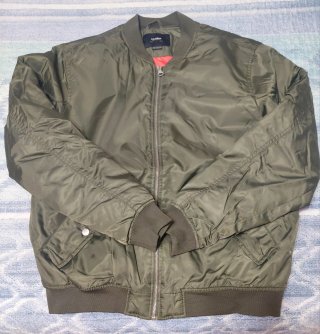 Chaqueta bomber Pull and Bear verde