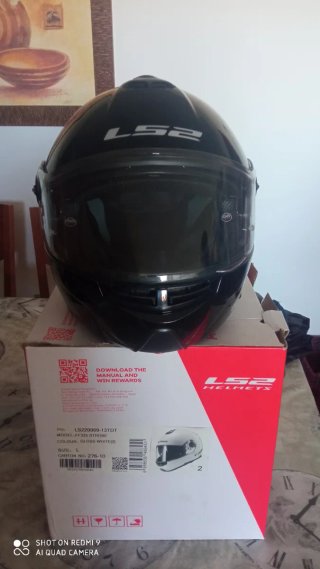 Casco modular de moto negro