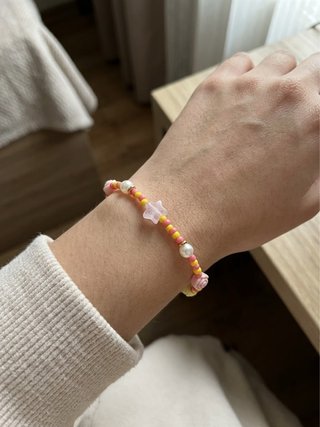 Pulsera artesanal de cuentas