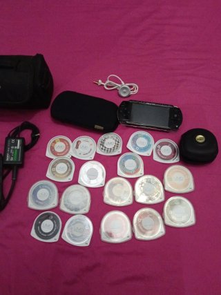 Sony PSP Nera + Accessori