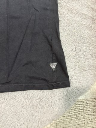 T-shirt Guess Preta | Tamanho M