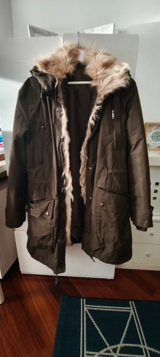 Parka Zara verde militar talla M pelo interior