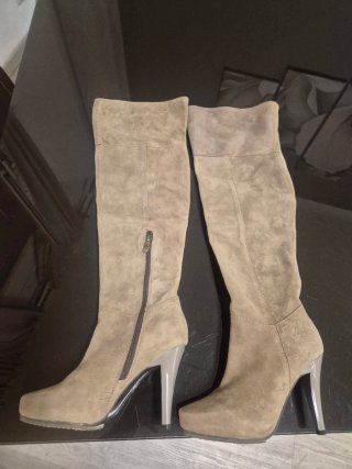 Stivali scamosciati beige con tacco alto N. 37