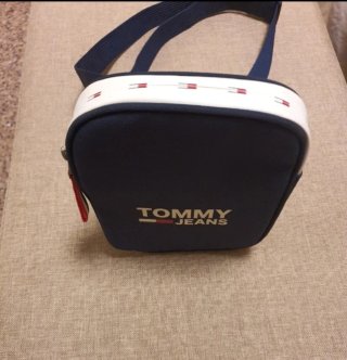 Bolso de hombro Tommy Jeans azul y blanco