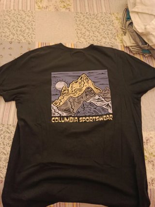 Camiseta Columbia Negra con Estampado