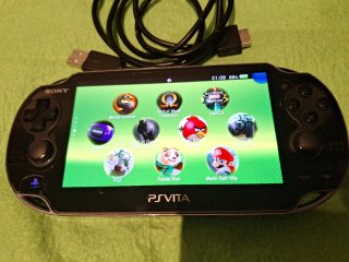 PlayStation Vita Sony PS Vita PSP Vita Sony - Console portatile in nero con cavo di ricarica