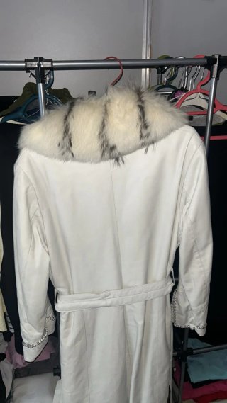 Abrigo de piel blanco mujer sin usar