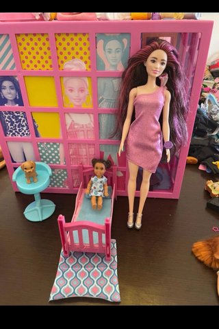 Barbie Chelsea con lettino e accessori
