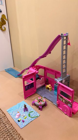 Barbie Dream Camper con tobogán