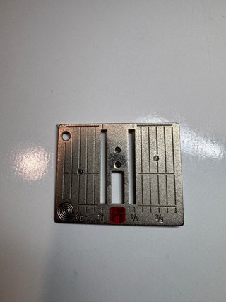 Placa aguja para puntada recta Bernina