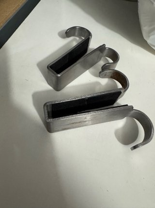 Set de 2 soportes metálicos con gancho