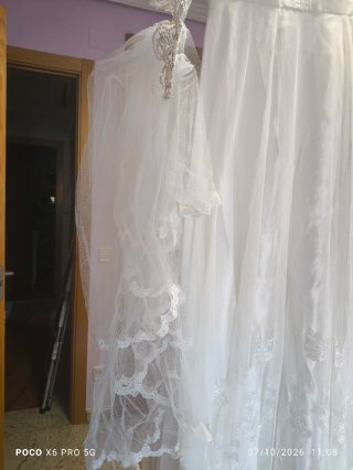 Vestido de novia blanco con encaje