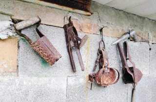 Herramientas antiguas de metal oxidadas