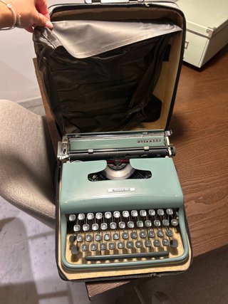 Máquina de escribir Olivetti Pluma 32