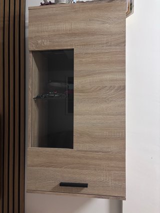 Mueble de salón con vitrina y cajón
