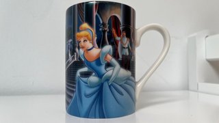 Taza Walt Disney Classics 2012. Perfil solidario