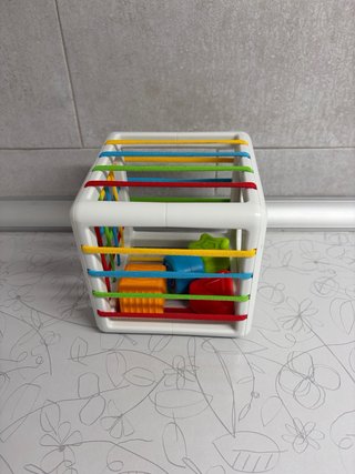 Cubo Clasificador de Formas con Elásticos
