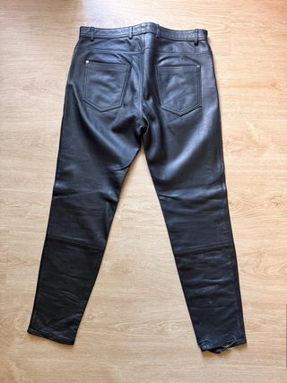 Pantalón 100% Cuero Negro de Zara