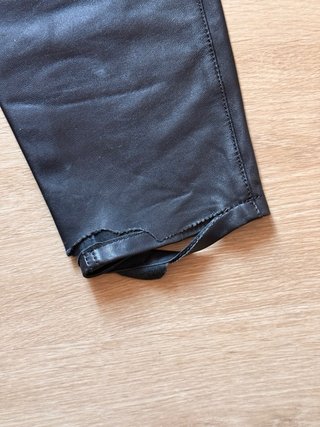 Pantalón 100% Cuero Negro de Zara