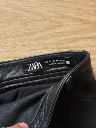 Pantalón 100% Cuero Negro de Zara