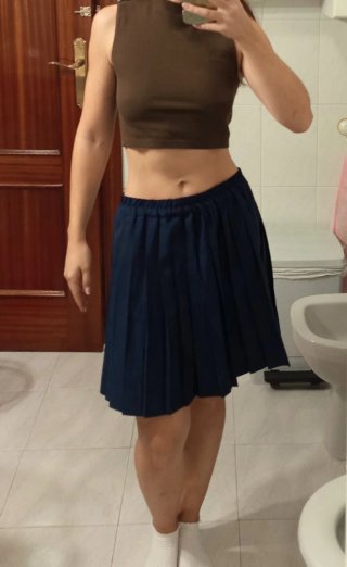 Falda plisada azul marino