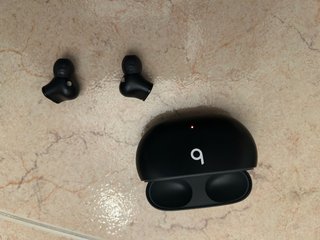 Auriculares Beats Studio Buds Negros