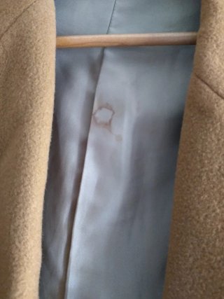 Chaqueta de vestir marrón.