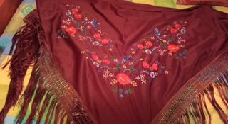 Mantón de Manila bordado