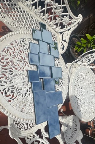Espejo decorativo con forma moderna