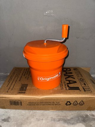 Centrifugadora de ensalada naranja