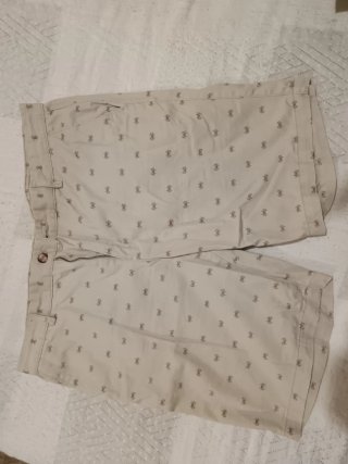 Pantalón corto beige estampado