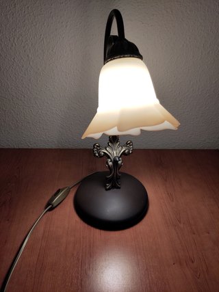 Lámpara de mesa diseño antiguo