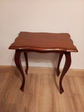 Mesa auxiliar de roble macizo.