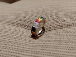 Anillo de plata con piedras multicolor