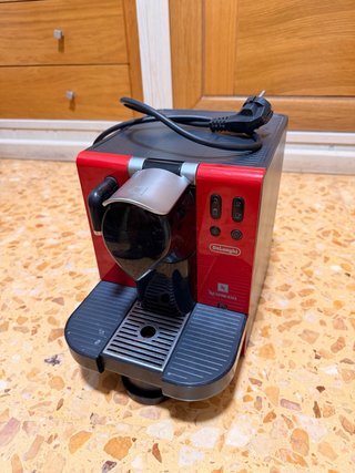 Cafetera Nespresso De'Longhi Roja