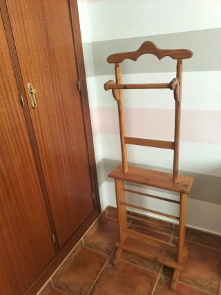 Galán de madera para colgar ropa