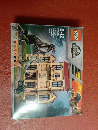 LEGO Jurassic World 75930