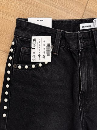 Pantalón Vaquero Negro con Perlas Bershka