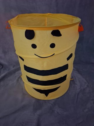 Cesto infantil con diseño de abeja