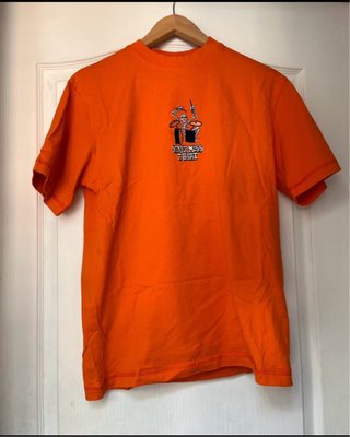 Camiseta con bordado